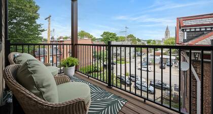 Stunning 3BR suite| 2 private decks| A+ Location!