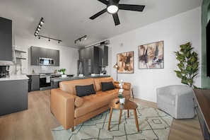 Smart TV - Stunning 3BR Penthouse Suite| 2 decks| A+ Location (Pittsburgh)