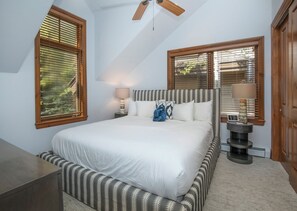4 Schlafzimmer, Schreibtisch, Bügeleisen/Bügelbrett, WLAN