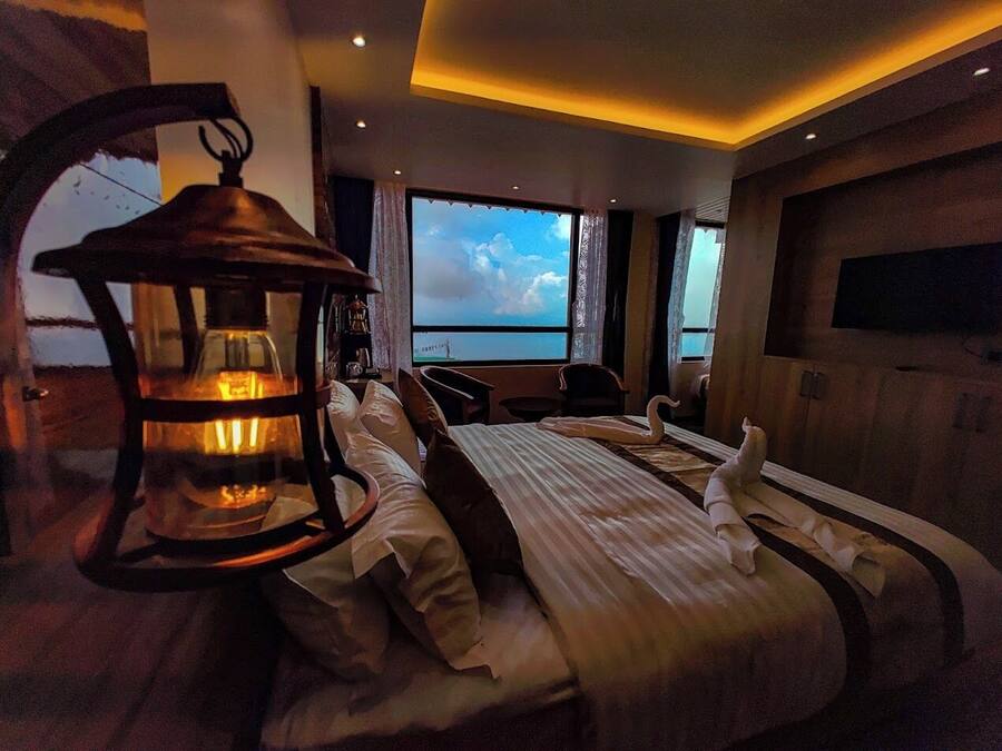 Ropa de cama de alta calidad y tabla de planchar con plancha