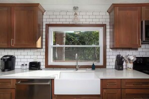 Mikroaaltouuni, uuni, liesi, astianpesukone