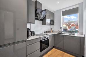 Refrigerador, microondas, horno, placa de cocina
