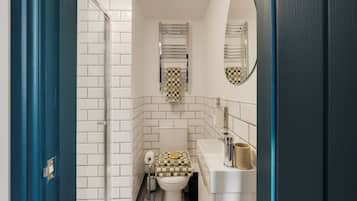 Studio Comfort | Kamar mandi | Perlengkapan mandi gratis, pengering rambut, handuk, dan sabun