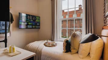 Club Studio | In-room safe, iron/ironing board