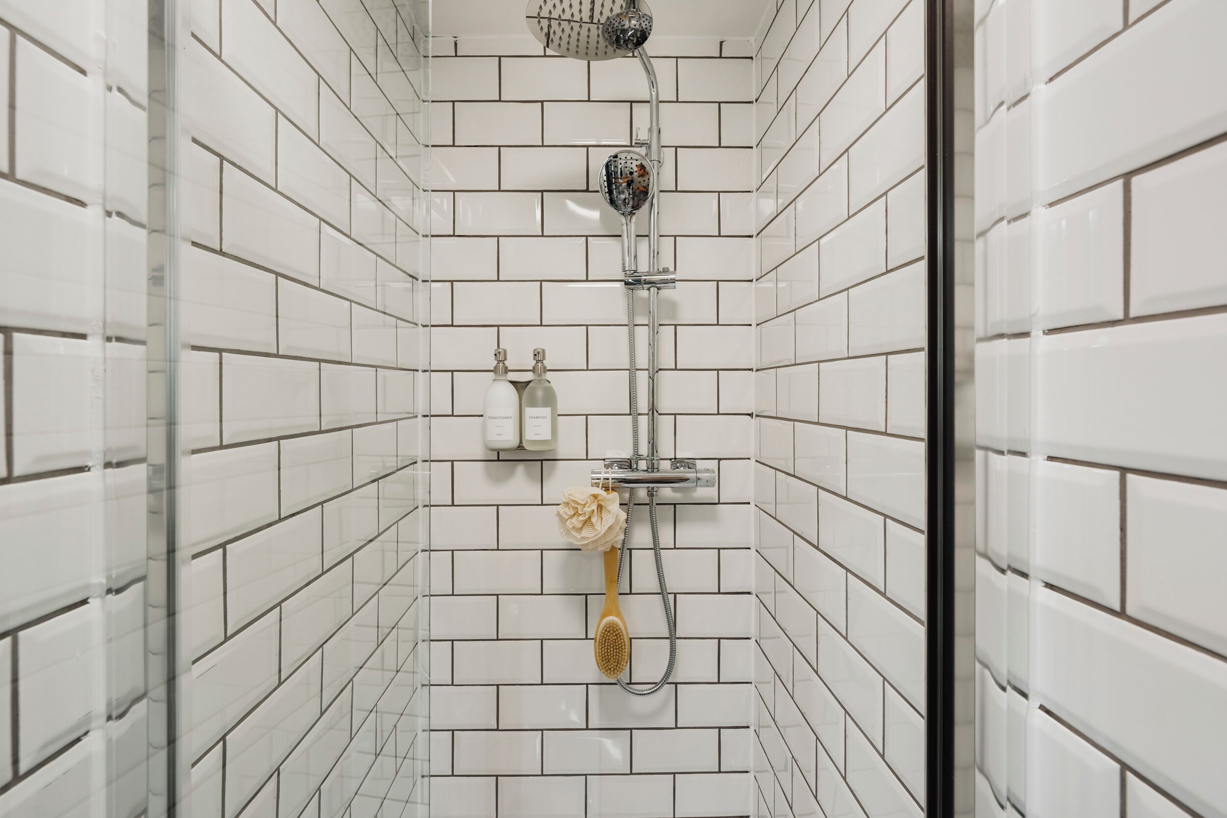 Comfort Studio | Bathroom | Free toiletries, hair dryer, towels, soap