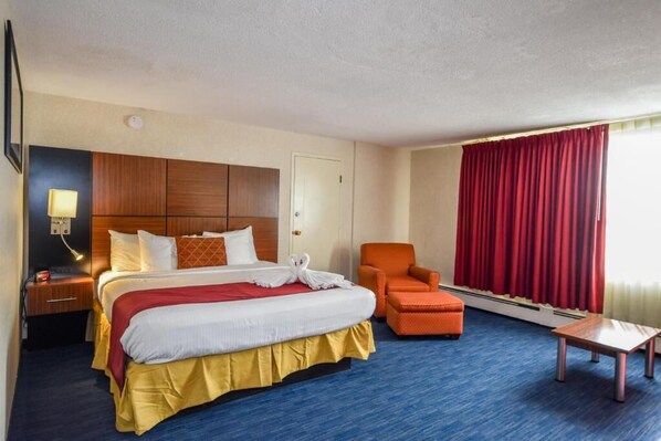 Single Room, 1 King Bed with Sofa bed | Desk, free WiFi