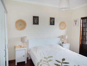 4 habitaciones, tabla de planchar con plancha, wifi y ropa de cama 