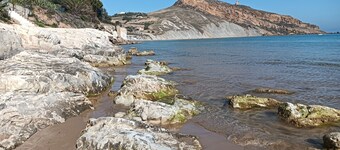 Villa surrounded by nature near the sea. Entire ground floor with large terrace