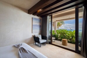 8 Schlafzimmer, Zimmersafe, Schreibtisch, Bügeleisen/Bügelbrett