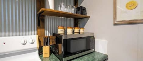 Micro-ondes, four, plaque de cuisson