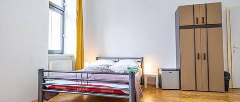 4 bedrooms, WiFi, bed sheets