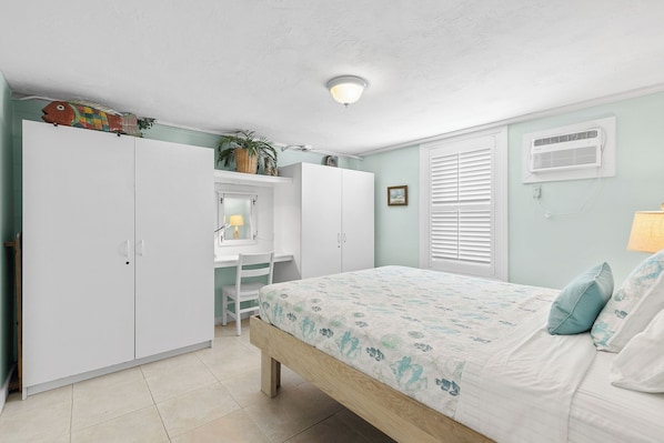 1 bedroom, desk, free WiFi, bed sheets