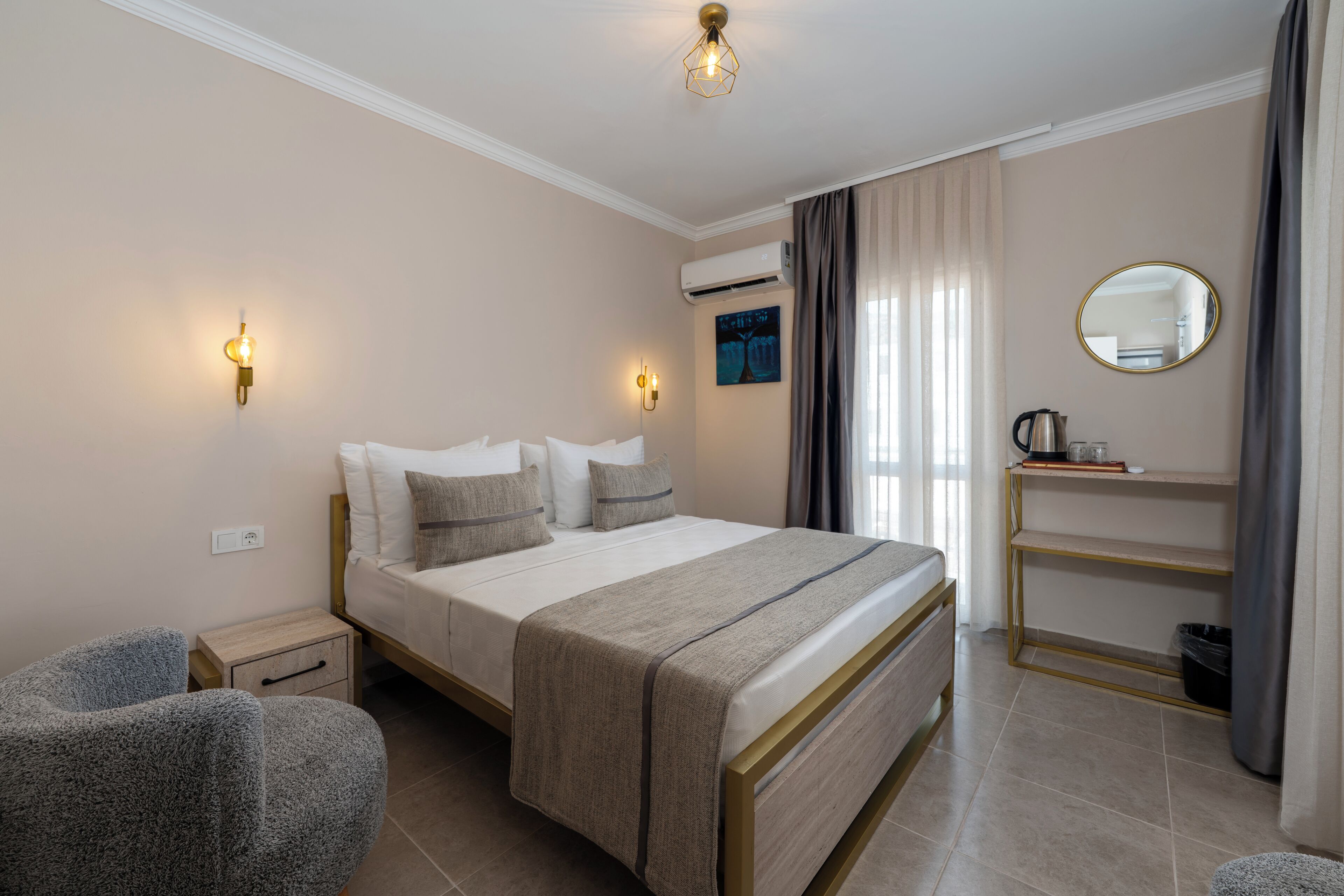 Ropa de cama de alta calidad, minibar, wifi gratis y ropa de cama 