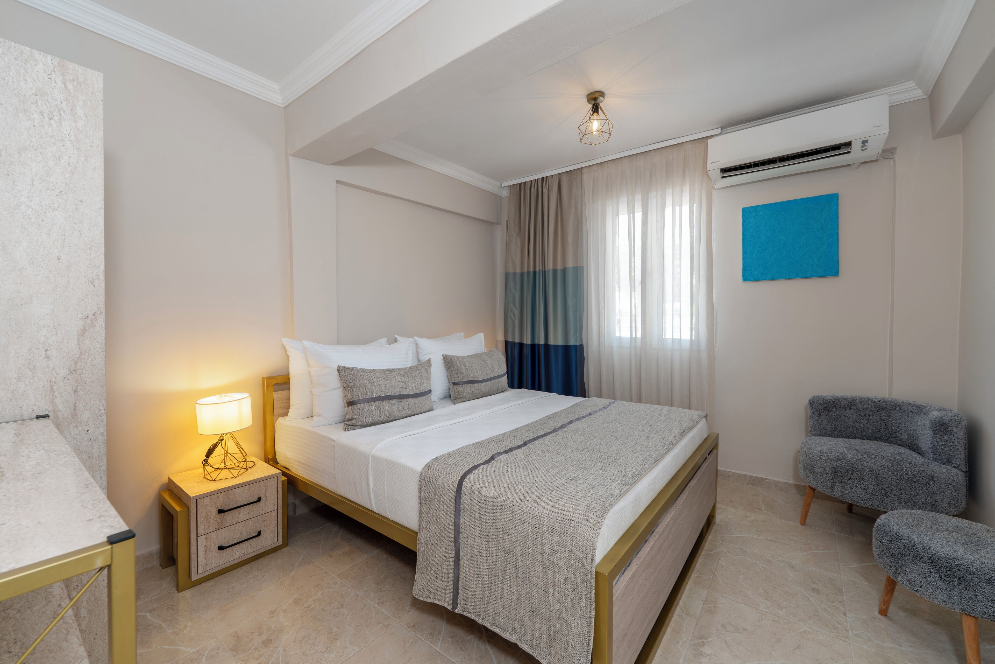 Superior Suite | Premium bedding, minibar, free WiFi, bed sheets