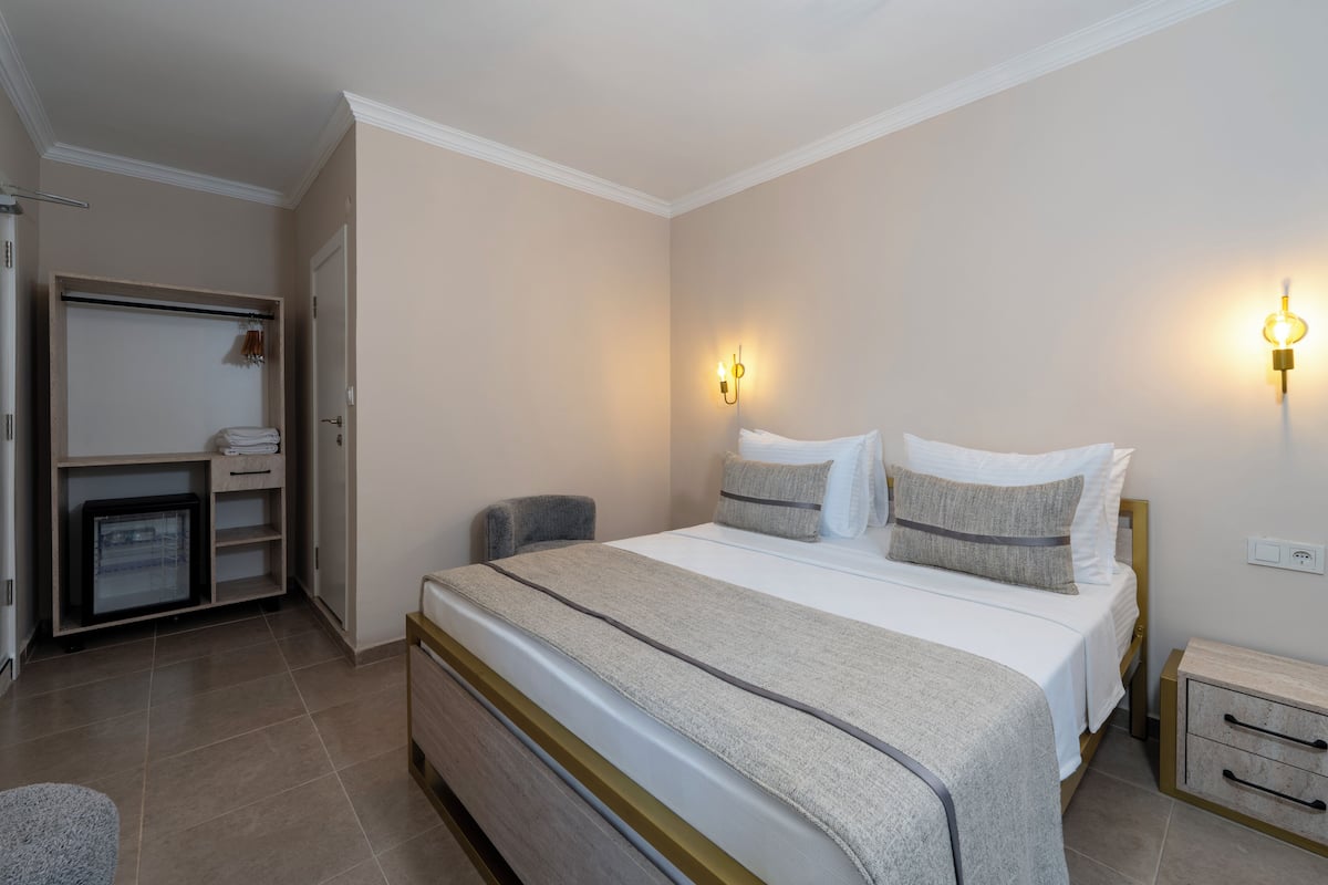 Ropa de cama de alta calidad, minibar, wifi gratis y ropa de cama