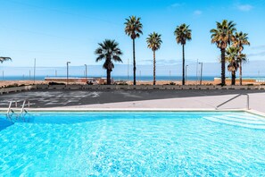 Pool - T2 with Pool in Front of the Beach (Costa da Caparica)