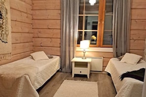2 bedrooms, iron/ironing board, WiFi
