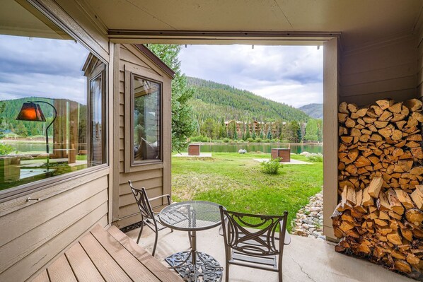 Outdoor dining - Cozy Condo on Keystone Lake (Keystone)