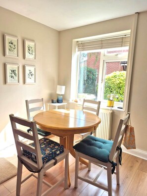 Dining - Cosy Family Home, Quiet Street, Off Road Parking (Cheltenham)