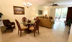 Interior - Walk out 2 bed 2 bath with shared pool, 10-15 mins to Marco beaches (Naples)