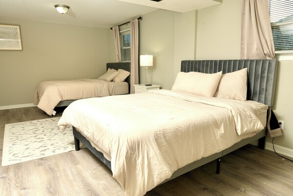 4 bedrooms, iron/ironing board, WiFi, bed sheets