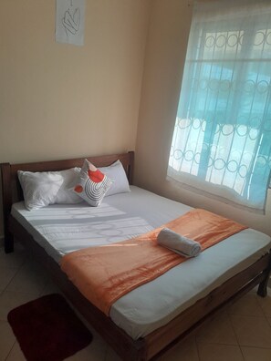 2 bedrooms, iron/ironing board, Internet, bed sheets