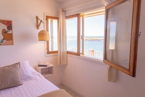 Premium Apartment | Free WiFi, bed sheets