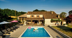 Outdoor pool, a heated pool - Domaine De Gendt - Authentic yet equipped with every luxury (Saint-Sernin)