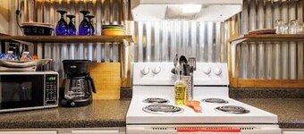 Industrial Apartment #3 Queen Studio