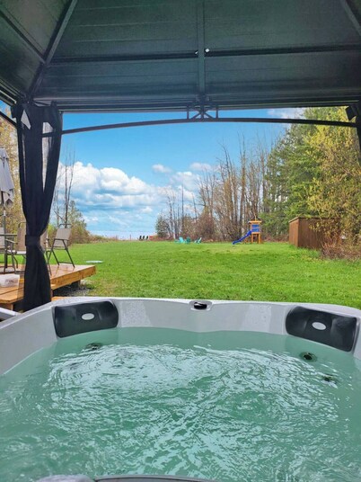 Cozy Kawartha Waterfront Cottage 4 Bedrooms