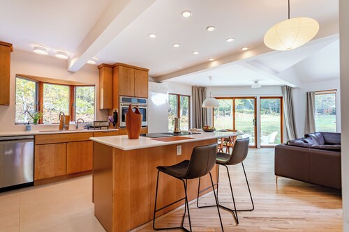 Dreamwood: A Modern Catskills Retreat