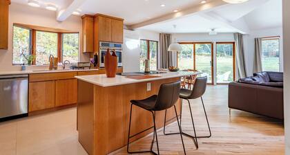 Dreamwood: A Modern Catskills Retreat