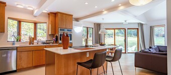 Dreamwood: A Modern Catskills Retreat