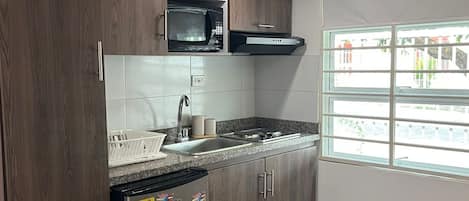 Microwave, coffee/tea maker, cookware/dishes/utensils