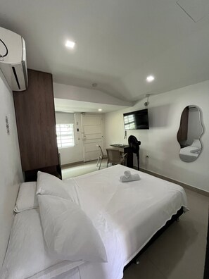 1 bedroom, desk, iron/ironing board, free WiFi