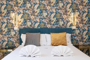 2 bedrooms, iron/ironing board, internet, bed sheets