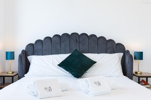 2 bedrooms, iron/ironing board, internet, bed sheets