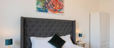 2 bedrooms, iron/ironing board, Internet, bed sheets