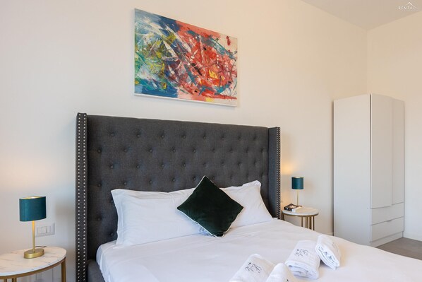 2 bedrooms, iron/ironing board, Internet, bed sheets