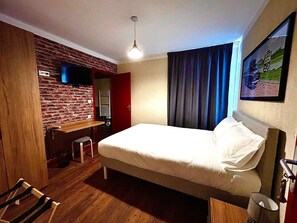 Desk, blackout drapes, free WiFi - RELAIS LES 200 BORNES  (Pouilly-sur-Loire)