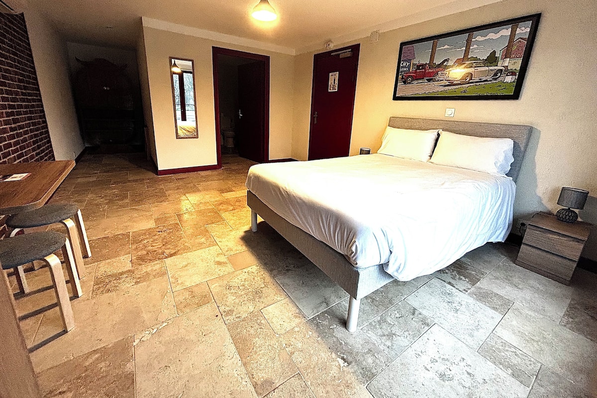 Double Room | Desk, blackout curtains, free WiFi