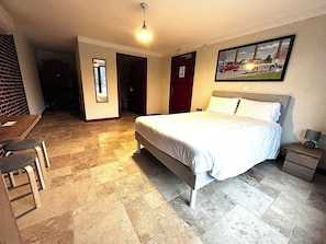 Phòng đôi | Bàn, màn/rèm cản sáng, truy cập Internet không dây miễn phí