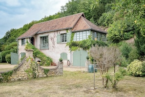 Exterior - House with Pool, Near Chenonceau and Amboise (La Croix-en-Touraine)