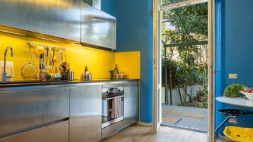 Kühlschrank, Mikrowelle, Ofen, Herdplatte