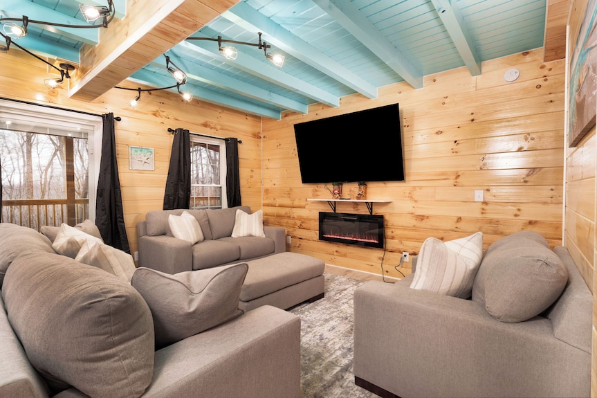 Margaritahills Is The Perfect Getaway For Two Couples, Where Rustic Elegance Meets Modern Comfort. - Hocking Hills State Park, OH