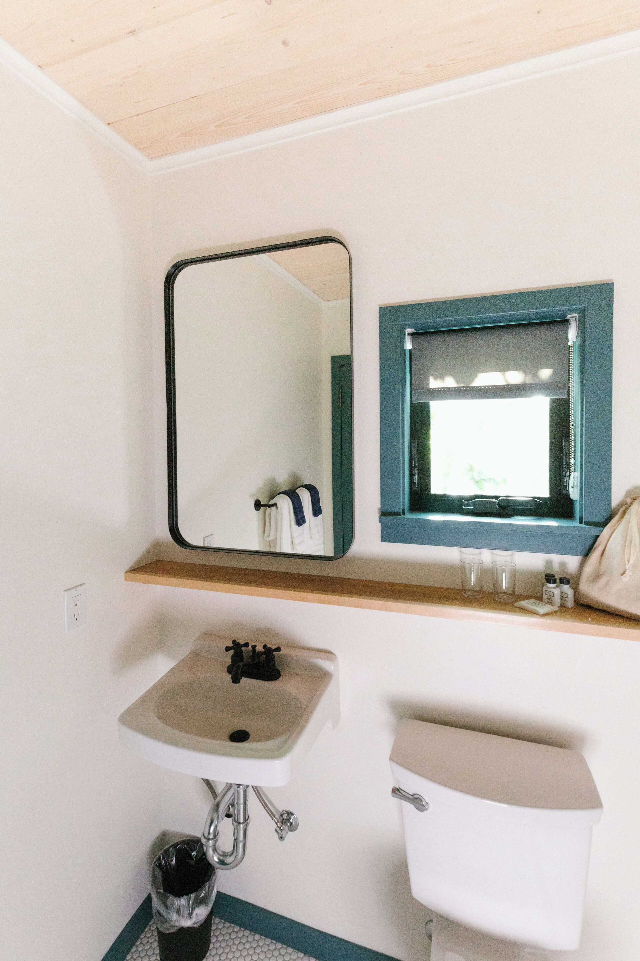 Een douche, een haardroger, handdoeken