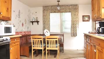 Fridge, microwave, oven, coffee/tea maker