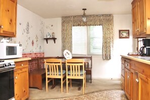 Fridge, microwave, oven, coffee/tea maker