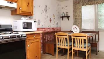 Fridge, microwave, oven, coffee/tea maker