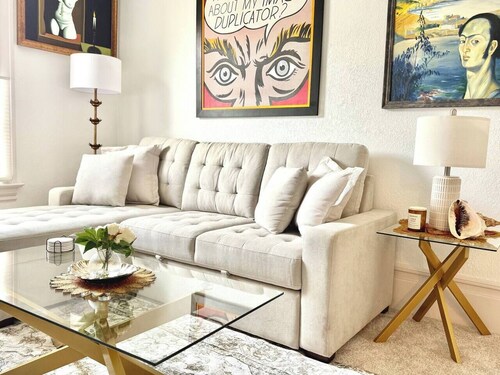 2BD/1BA Chic Downtown Luxury Apt
